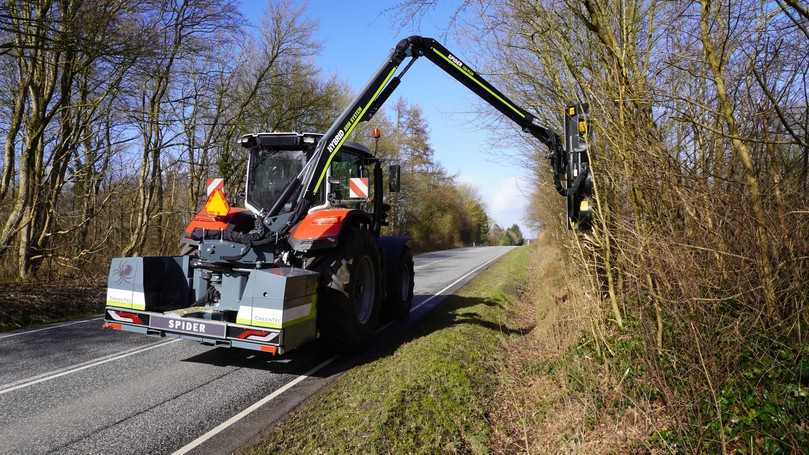 Der GreenTec Spider ist ein Auslegerarm für Mäh- und Mulcharbeiten mit einem Drehbereich von 270 Grad. | Foto: Green Tec