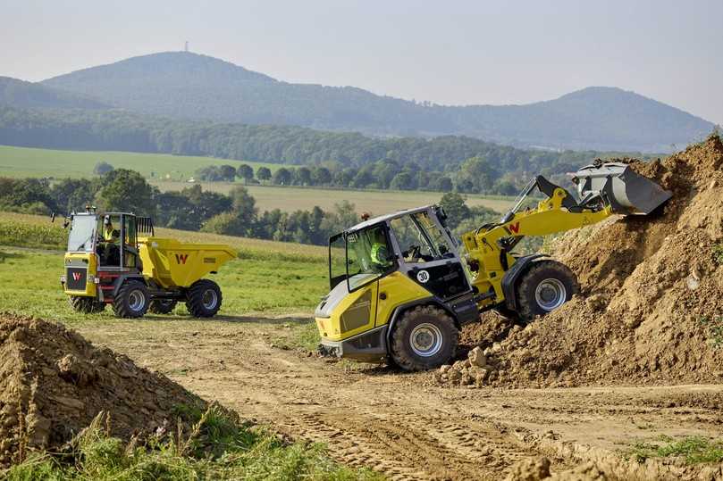 Der Neumaschinenmarkt in Deutschland brach zwar 2024 regelrecht ein. Doch dank seines breiten Portfolios mit Vermietung und Service gelang Wacker Neuson ein solides Geschäftsjahr. Neue Produkte wie der Radlader WL1150 sollen die Kauflust der Kunden wieder wecken. | Foto: Wacker Neuson Der Neumaschinenmarkt in Deutschland brach zwar 2024 regelrecht ein. Doch dank seines breiten Portfolios mit Vermietung und Service gelang Wacker Neuson ein solides Geschäftsjahr. Neue Produkte wie der Radlader WL1150 sollen die Kauflust der Kunden wieder wecken. | Foto: Wacker Neuson