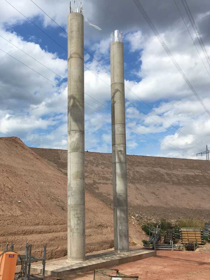 Die Betonpfeiler mit 1 Meter Durchmesser sind zwischen 13,80 und 15,50 Meter hoch. Sie wurden in je zwei Takten betoniert. | Foto: Paschal