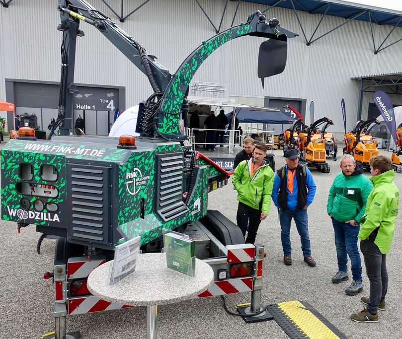 Auf dem Außengelände bestaunten dieses Jahr viele Interessierte den Woodzilla BBT 400, der mit der demopark-Silbermedaille ausgezeichnet ist. | Foto: bs