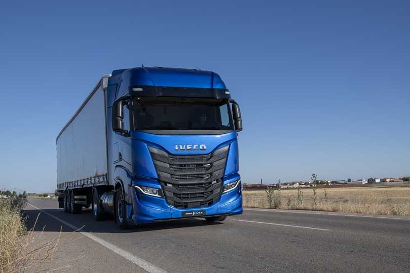 Parallel zum Iveco S-Way mit klassischem Dieselantrieb soll auch eine Variante mit LNG-Erdgasantrieb als selbstfahrender Lkw entwickelt werden. | Foto: ALDO_FERRERO