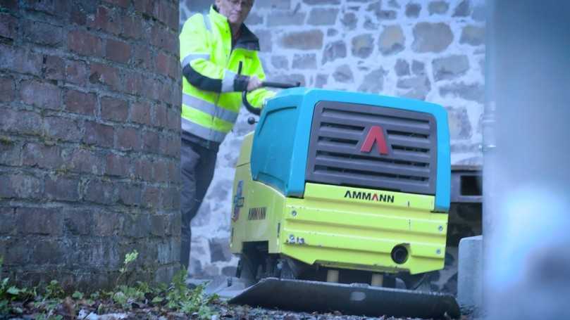 Geschmeidige Kurvenlage zeigt die APH 85/95 rund um das verwinkelte Industriemuseum im Stöffelpark. | Foto: Ammann