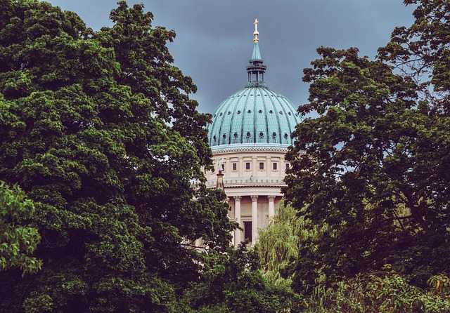 Weniger Bürokratie bei Vergaben in Brandenburg: Durch das neue Best-Bieter-Prinzip müssen Nachweise künftig erst bei Zuschlagsaussicht eingereicht werden | Foto: wal_172619 / Pixabay