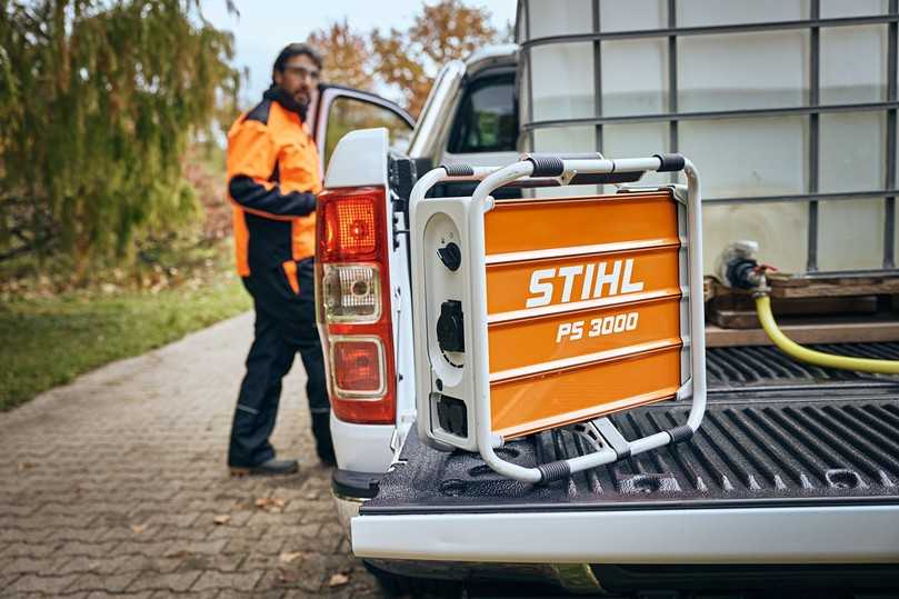 Profis im Garten- und Landschaftsbau sowie in Kommunen können mittels der portablen Stromversorgung durch die STIHL PS 3000 überall und zu jeder Zeit die Akkus ihrer Geräte laden oder kabelgebundene Geräte ohne Steckdose betreiben. | Foto: Stihl