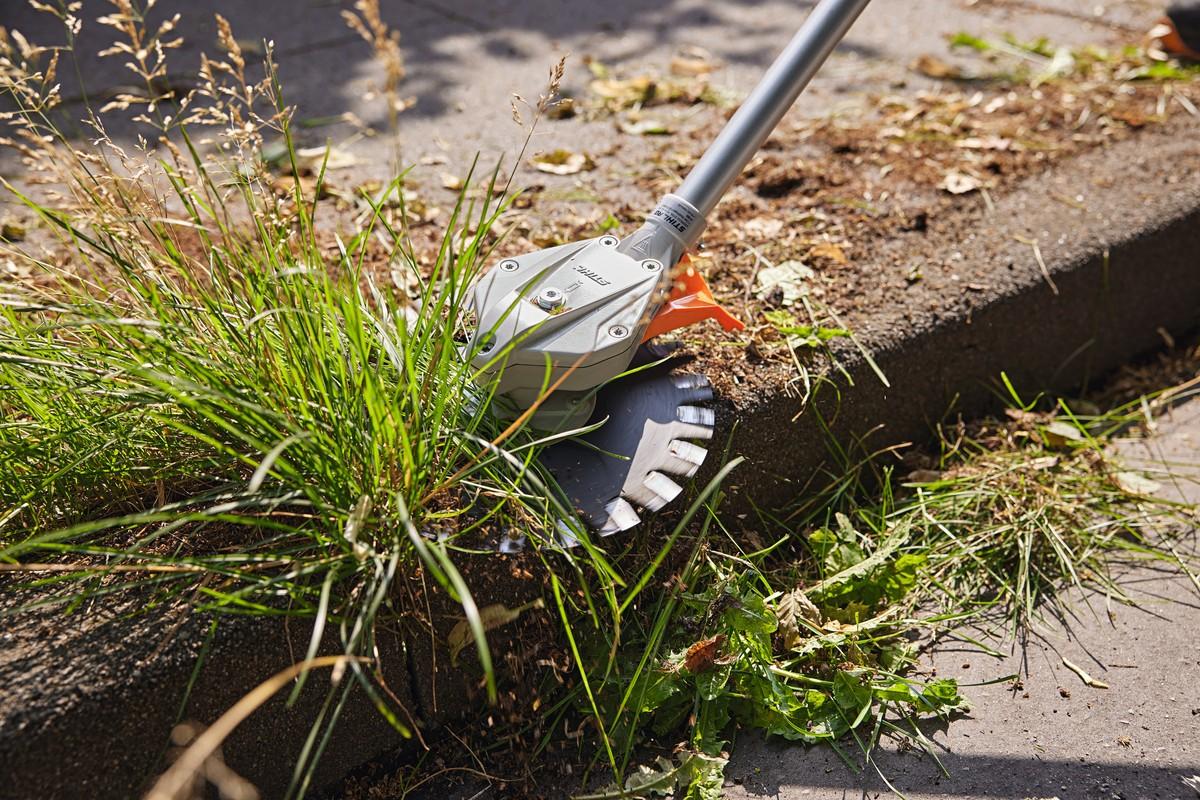 Mit ihrem Elektromotor ist die Akku-Kreiselschere RGA 140 so leise, dass sich das Gerät auch für Einsätze in lärmsensiblen Bereichen eignet. | Foto: Stihl