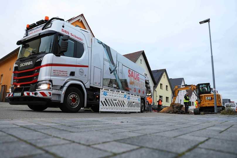 Das gelöste Material wird direkt in den 12 Kubikmeter fassenden Container des DINO12 gesaugt. | Foto: MTS Mobile Tiefbau Saugsysteme Das gelöste Material wird direkt in den 12 Kubikmeter fassenden Container des DINO12 gesaugt. | Foto: MTS Mobile Tiefbau Saugsysteme