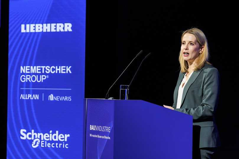 Sicherte eine erleichterte Baulandvergabe für Kommunen zu: Bundesbauministerin Verena Hubertz auf dem Tag der Bauindustrie 2025 in Berlin. | Foto: Dirk Bleicker Sicherte eine erleichterte Baulandvergabe für Kommunen zu: Bundesbauministerin Verena Hubertz auf dem Tag der Bauindustrie 2025 in Berlin. | Foto: Dirk Bleicker