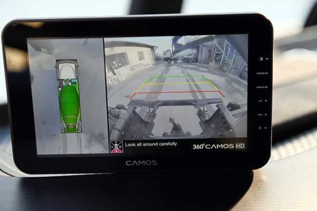 Kameras an den Flanken und am Heck liefern über das Display im Fahrerhaus erstklassige Sichtverhältnisse und eine perfekte Rundumsicht. | Foto: QUATEX