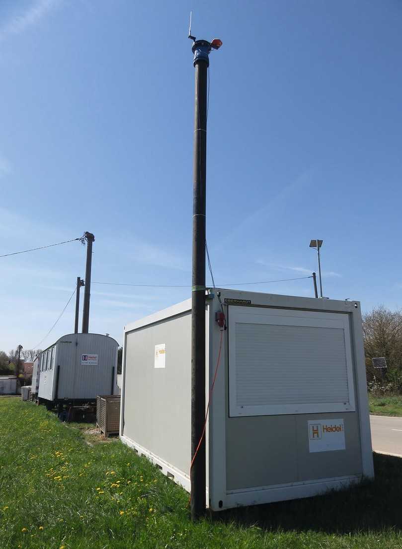 Wichtig für das Arbeiten mit BIM ist Funkkontakt. Hier die Basis-Station mit GPS-Antenne. | Foto: Rohrleitungsbau Fritz Heidel OHG