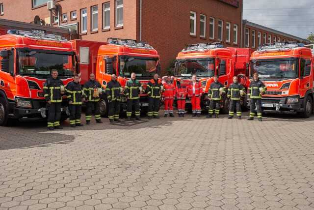 Die Hamburger Technik- und Umweltschutzwache F32 freut sich �über den Neuzugang an Feuerwehren für Umweltschutz und Gefahrgutbeseitigung. | Fotos: Palfinger