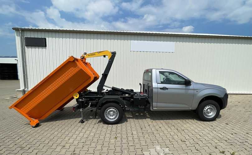 Ausgestattet mit einem Palfinger City Abroller lassen sich mit dem Isuzu D-Max Container oder Pritschen aufnehmen, abrollen und abkippen. | Foto: Isuzu