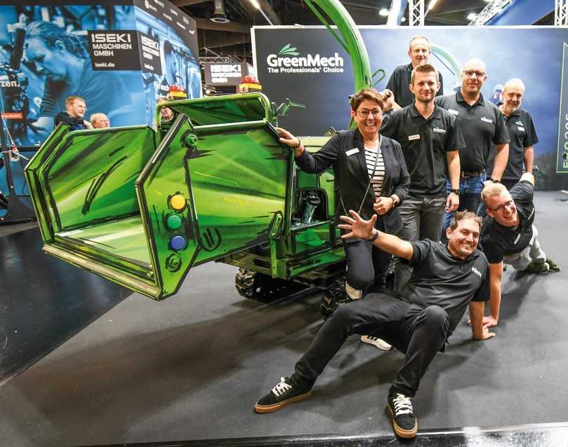 Sie gehören zum Greenmech-Team: Susanne Zelic (obere Reihe von links), Geschäftsführerin, René Schrottke, After Sales, Export-Manager David Blackwood, Technikleiter Tobias Becker, Arno Wittenburg, Vertrieb Niedersachsen, sowie Marketing-Manager Carl Haffield (unten links) und Joshua Gärner, Vertrieb Süddeutschland. | Foto: Greenmech Sie gehören zum Greenmech-Team: Susanne Zelic (obere Reihe von links), Geschäftsführerin, René Schrottke, After Sales, Export-Manager David Blackwood, Technikleiter Tobias Becker, Arno Wittenburg, Vertrieb Niedersachsen, sowie Marketing-Manager Carl Haffield (unten links) und Joshua Gärner, Vertrieb Süddeutschland. | Foto: Greenmech