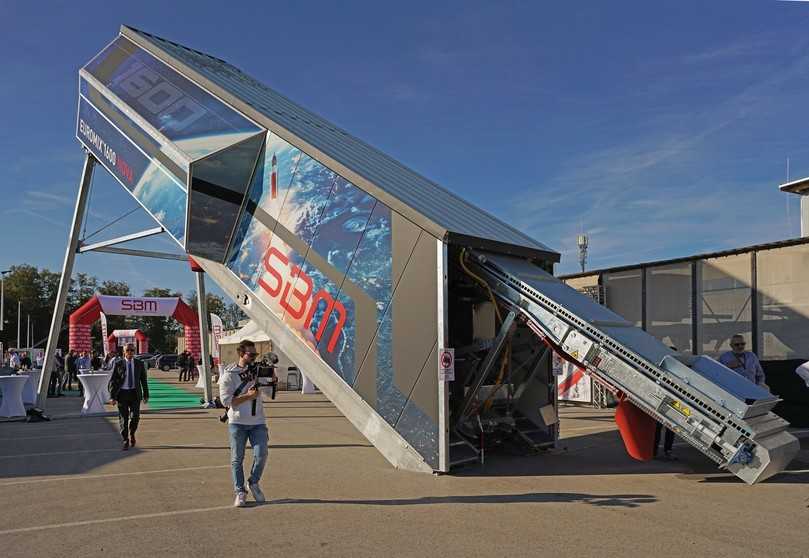 Ihre Weltpremiere auf der Bauma 2025 feiert die neue mobile SBM-Betonmischanlage Euromix 1600 Nova, die eine höhere Energieeffizienz und deutlich mehr Raum für Kontroll- und Wartungsarbeiten bietet. | Foto: SBM