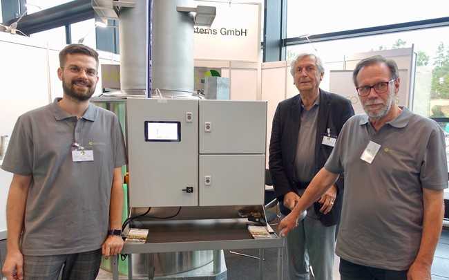 MICO Systems Geschäftsführer Olaf von Könemann (Mitte), Sales Manager Tobias Illgner (links) und Dr. Gerhard Lung (rechts). | Foto: bs