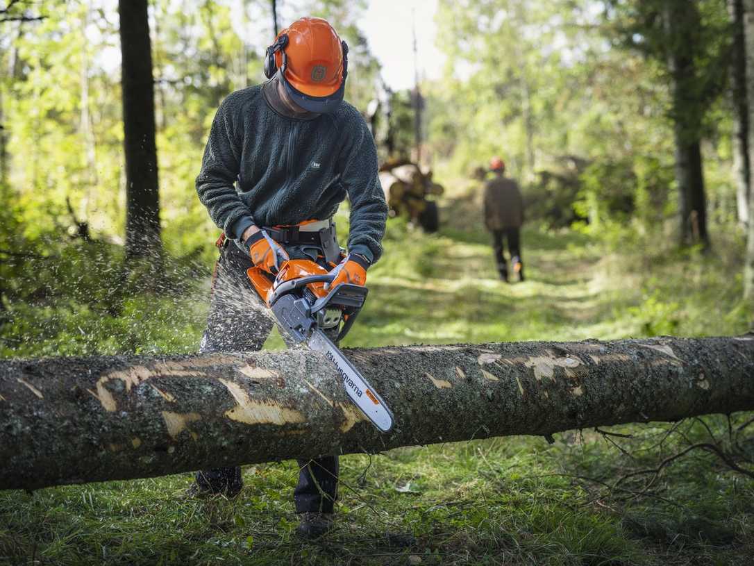 Husqvarna 450X & 445S: Neue Kettensägen für Forst und Garten für Profis und Heimwerker Husqvarna 450X & 445S: Neue Kettensägen für Forst und Garten für Profis und Heimwerker