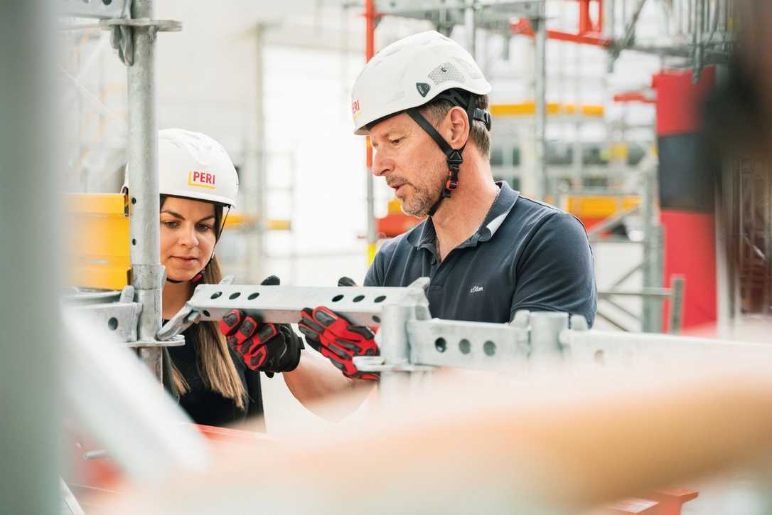 PERI bietet Schulung für Prüfung von Arbeits- und Schutzgerüsten an