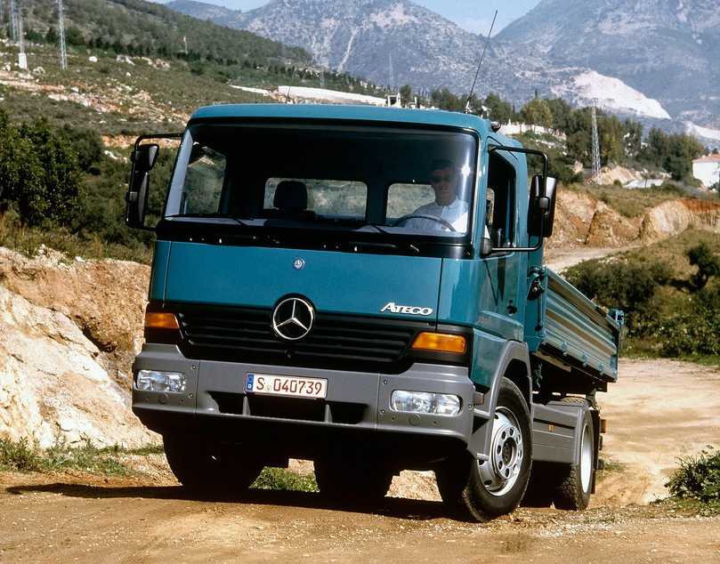 Der 13-Tonner Mercedes Atego 1317 K als Dreiseitenkipper bildet genau die Mitte im Segment der Leicht-Lkw für 7,5 bis 16,0 t zulässiges Gesamtgewicht ab. | Foto: Daimler Truck AG