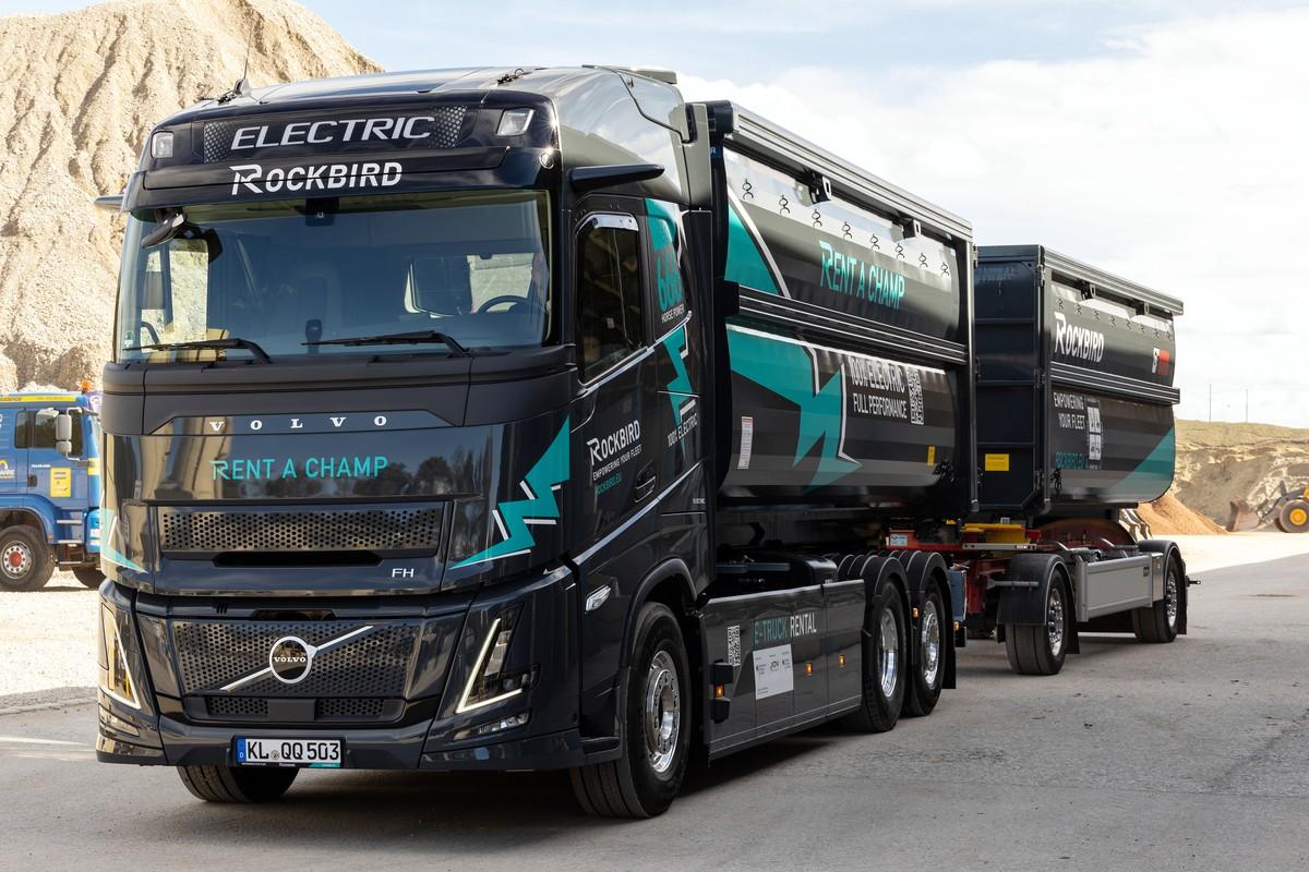 Der Abroller Volvo FH Aero Electric verfügt über 666 PS aus drei E-Motoren und 540 kWh Akkukapazität aus insgesamt sechs Batterien am Rahmen. | Foto: QUATEX