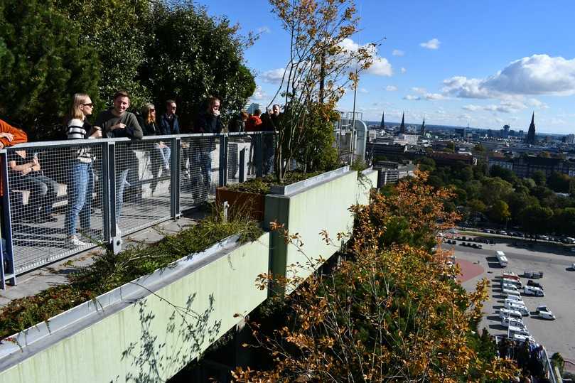 Bei gutem Wetter besichtigen tausende Menschen pro Tag die grüne Attraktion. | Foto: Bundesverband GebäudeGrün