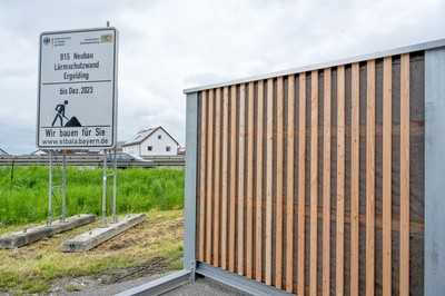 Diese Lärmschutzwand ist aus Hanf und Holz