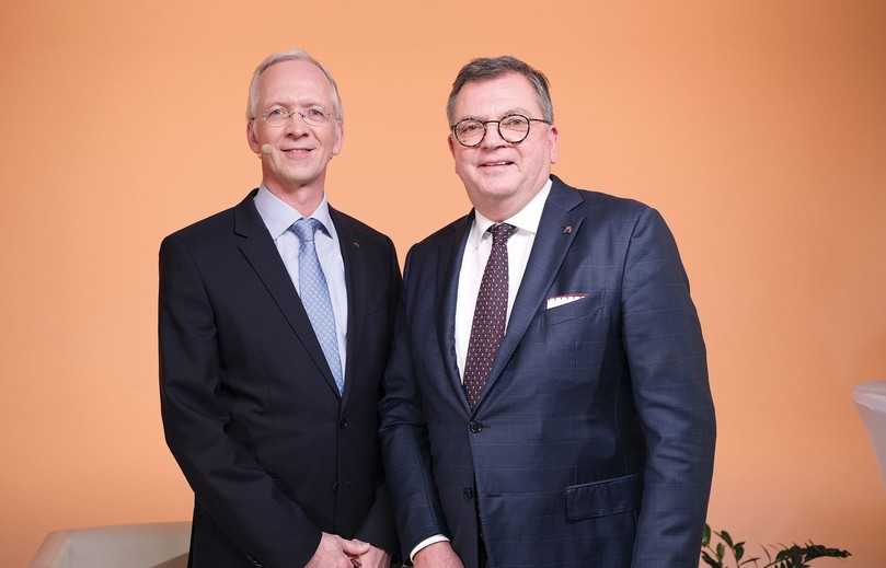 rbv-Präsident Dipl.-Ing. (FH) Fritz Eckard Lang (r.) und rbv-Hauptgeschäftsführer Dipl.-Wirtsch.-Ing. Dieter Hesselmann (l.) begrüßten die online zugeschalteten Teilnehmerinnen und Teilnehmer der 28. Tagung Leitungsbau. | Foto: rbv