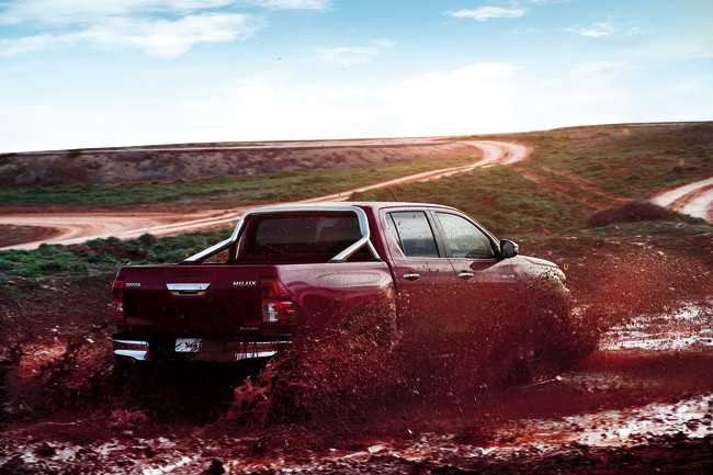 Pickup mit zuschaltbarem Allradantrieb, sperrbarem Differenzialgetriebe an der Hinterachse und Untersetzungsgetriebe: So macht sich der Toyota Hilux besonders gut abseits befestigter Wege. | Foto: Toyota