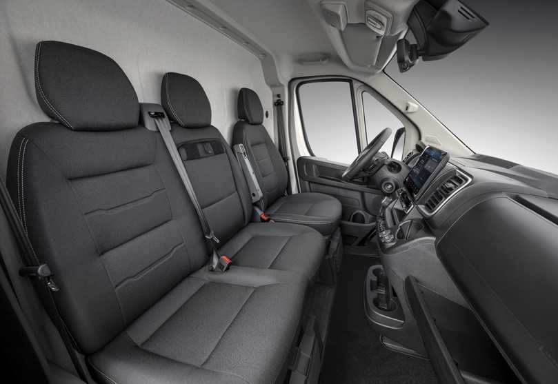 Die Platzverhältnisse im eSuperJolly lassen auch für eine Dreier-Besatzung kaum Wünsche offen. | Foto: Iveco Die Platzverhältnisse im eSuperJolly lassen auch für eine Dreier-Besatzung kaum Wünsche offen. | Foto: Iveco
