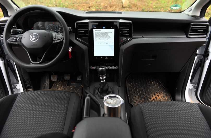 Blick ins Cockpit beim VW Amarok. | Foto: Frank Hausmann