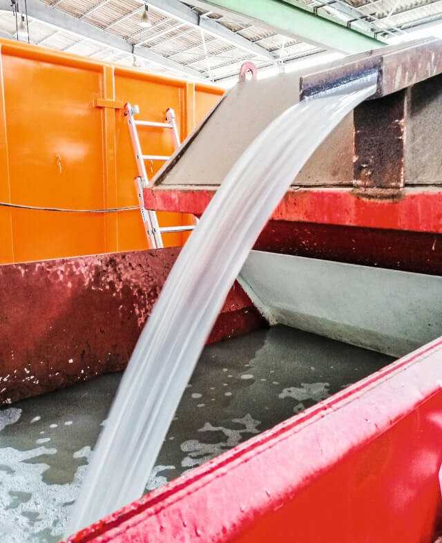 Das nahezu klare Wasser wird als Prozesswasser weiter genutzt, überschüssige Mengen fließen über das öffentliche Kanalnetz zur Kläranlage. | Foto: Kahnenbley