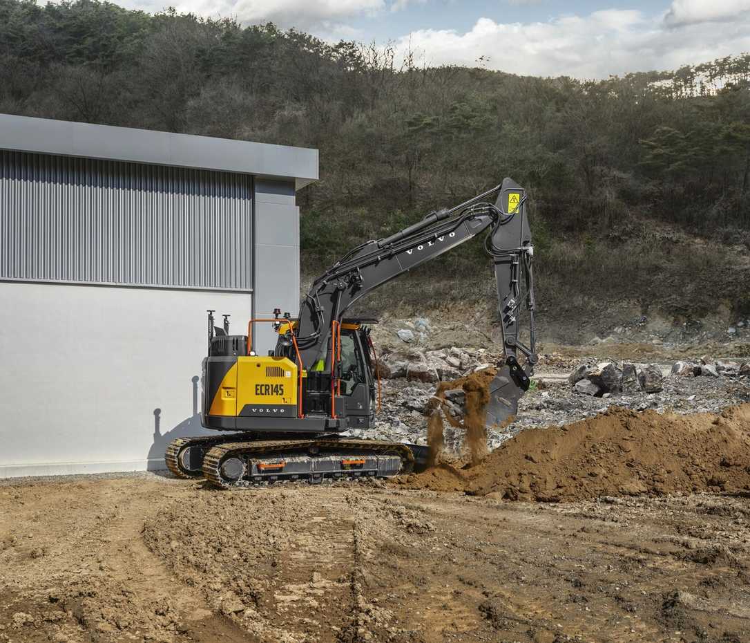 Volvo ECR145 Kurzheck-Raupenbagger mit neuer Hydraulik