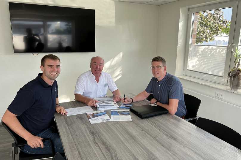 Gemeinsam haben Simon Küter, Ludger Klaas und Frank Horstmann (v.l.) das neue Löschwasserreservoir
geplant. | Foto: Funke Kunststoffe