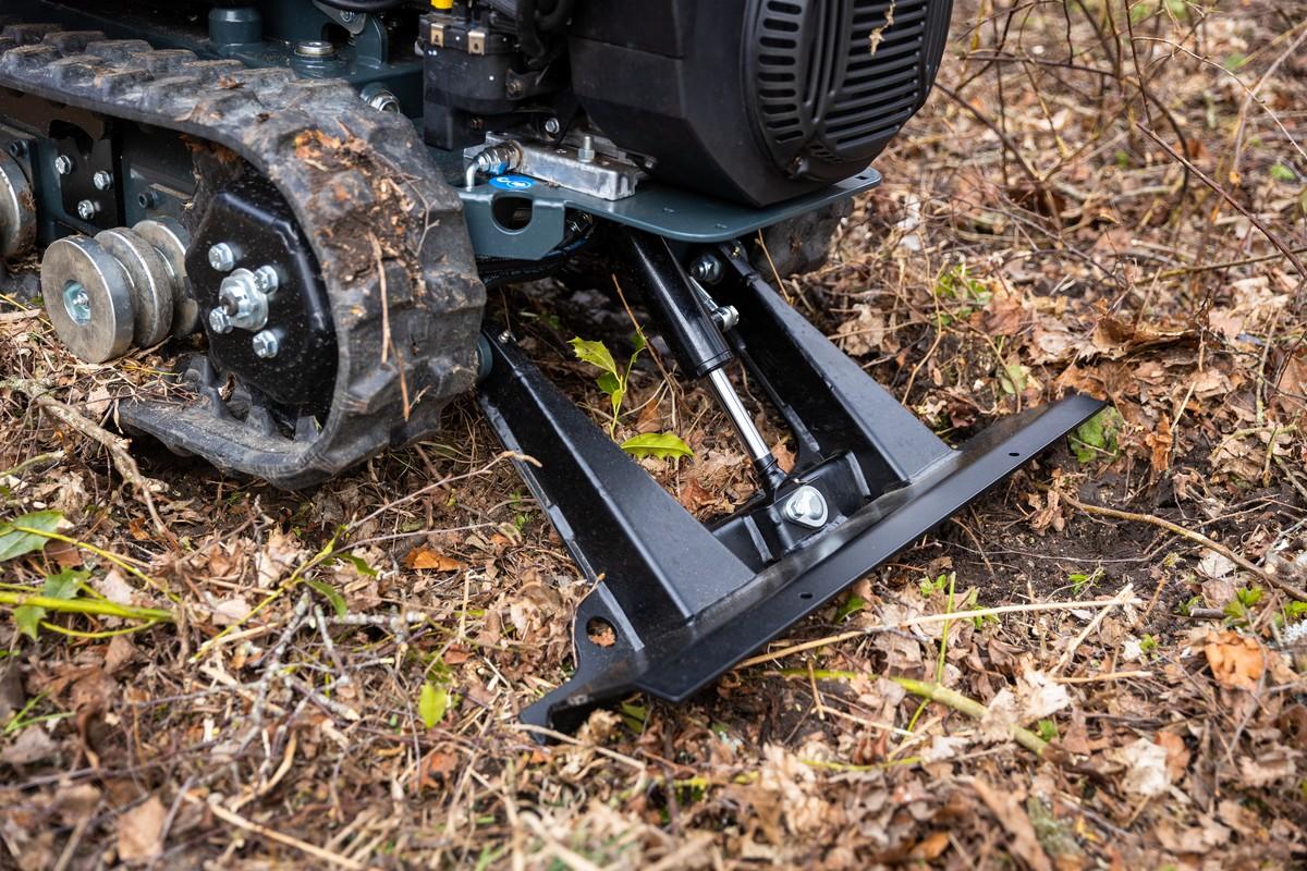 Optional ist das neue Modell mit hydraulisch verstellbarem Planierschild verfügbar. | Foto: Vogt