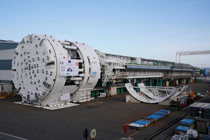 Die Doppelschild-TBM (Durchmesser 10.650 mm) von Herrenknecht für die westliche Hauptröhre des Brenner Basistunnels auf italienischer Seite. | Foto: Herrenknecht Die Doppelschild-TBM (Durchmesser 10.650 mm) von Herrenknecht für die westliche Hauptröhre des Brenner Basistunnels auf italienischer Seite. | Foto: Herrenknecht
