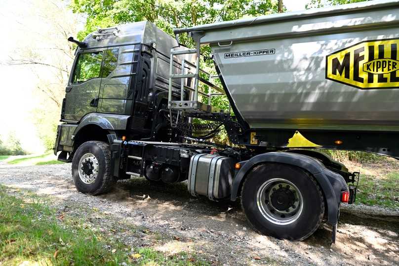 Macht auf losem Untergrund die Hinterachse schlapp, packt automatisch der hydrostatische Vorderradantrieb mit an. | Foto: QUATEX