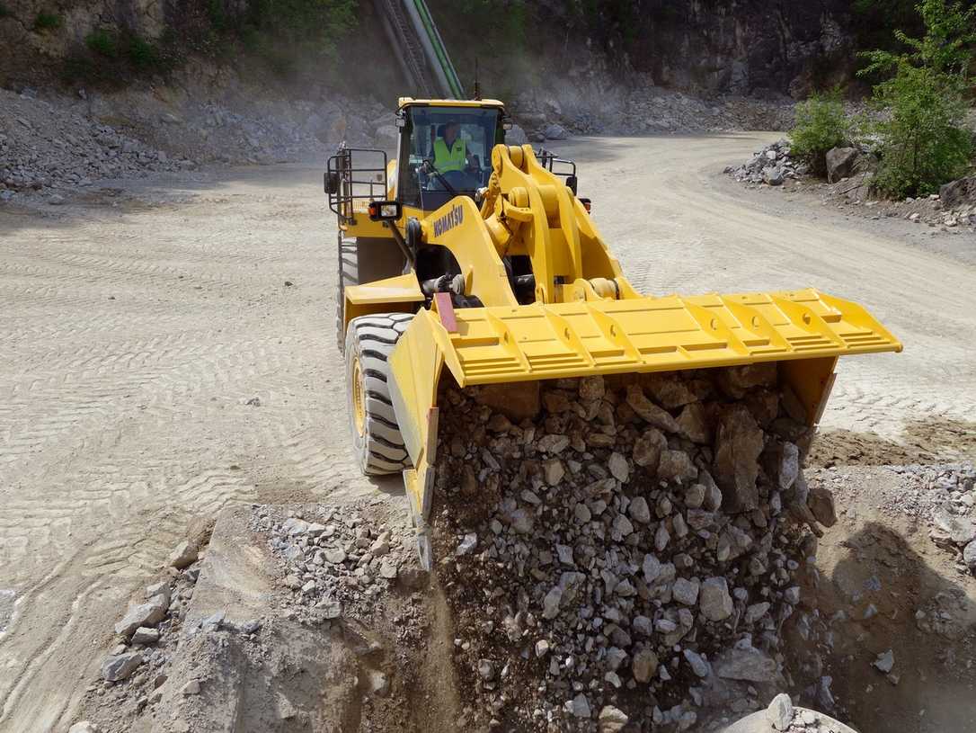 Komatsu Baumaschinen live auf der Steinbruch-Messe Steinexpo 2023 in Homberg (Ohm)