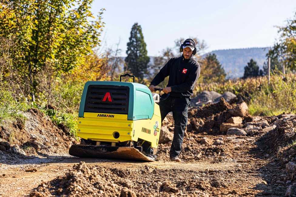 Leichtgängig und stark: Neue Vibrationsplatte APH 85/95 von Ammann