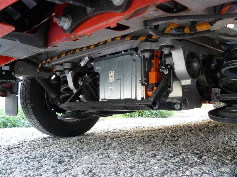 Schwerpunkt im Heck: Elektromotor im Bereich der Hinterachse. | Foto: B_I MEDIEN Schwerpunkt im Heck: Elektromotor im Bereich der Hinterachse. | Foto: B_I MEDIEN