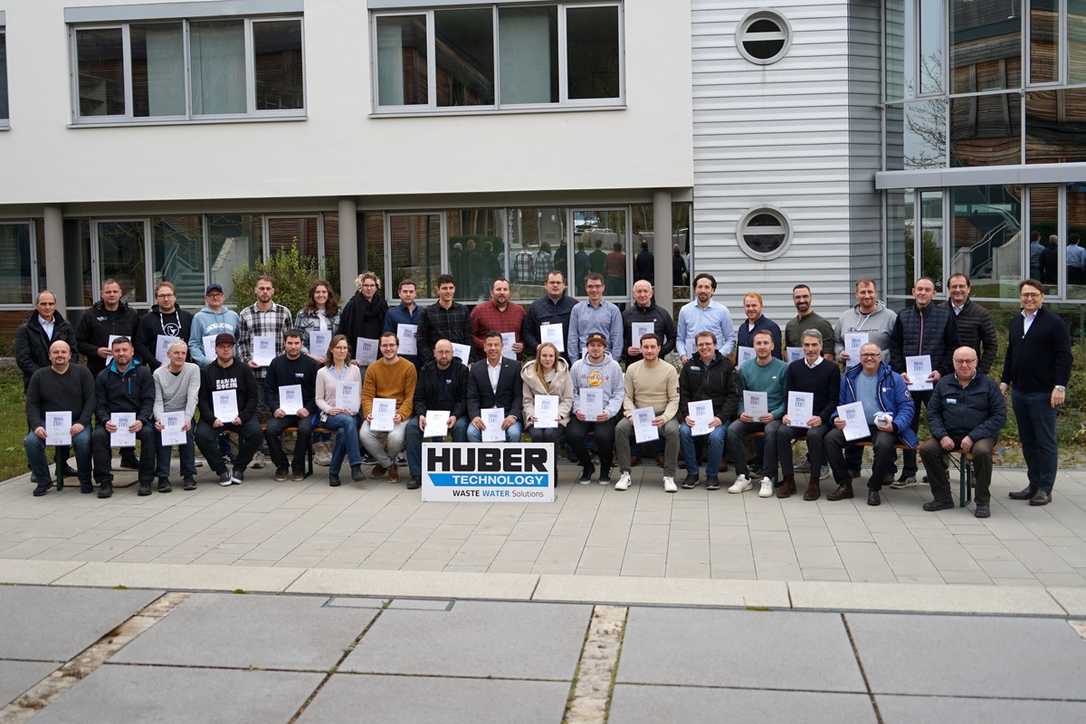 Huber SE ehrt 74 Mitarbeiter