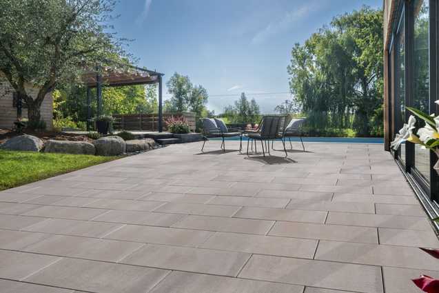 Kann Chara: Neue Terrassenplatte mit Rutschhemmung R13