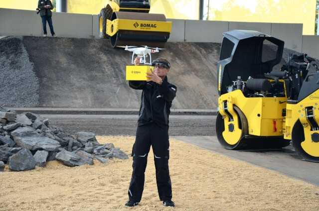 Mit Datenbrille und Drohne – so stellt Bomag sich den Baumaschinenservice der Zukunft vor. Ob aber die Drohne als Ersatzteillieferant so schnell realisiert wird, ist ungewiss. | Foto: B_I