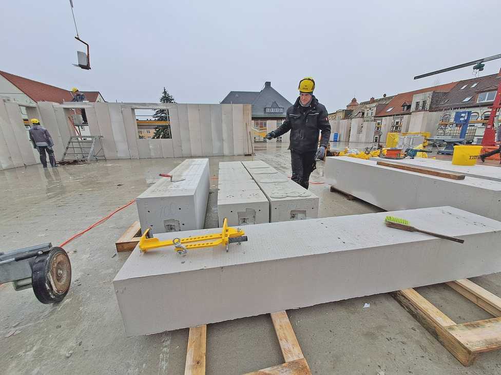 Wohnungsbau: 48 cm dicke Ytong-Wandelemente für Effizienzhaus 40