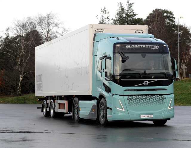Die E-Lkw für bis zu 44 t Gesamtzuggewicht, hier der FM Electric Sattelzug, sollen ab dem kommenden Jahr in den Verkauf gehen, in Serie gehen sie frühestens 2022. | Fotos: Volvo Trucks