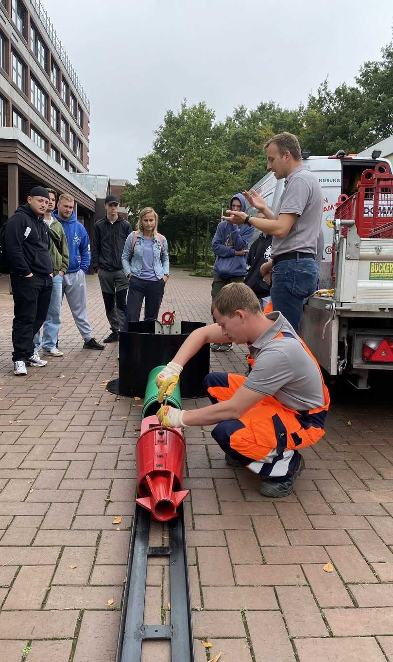 Benedikt Stentrup (Sanierungstechnik Dommel) informierte über das Einzelrohr-Lining. | Foto: RSV