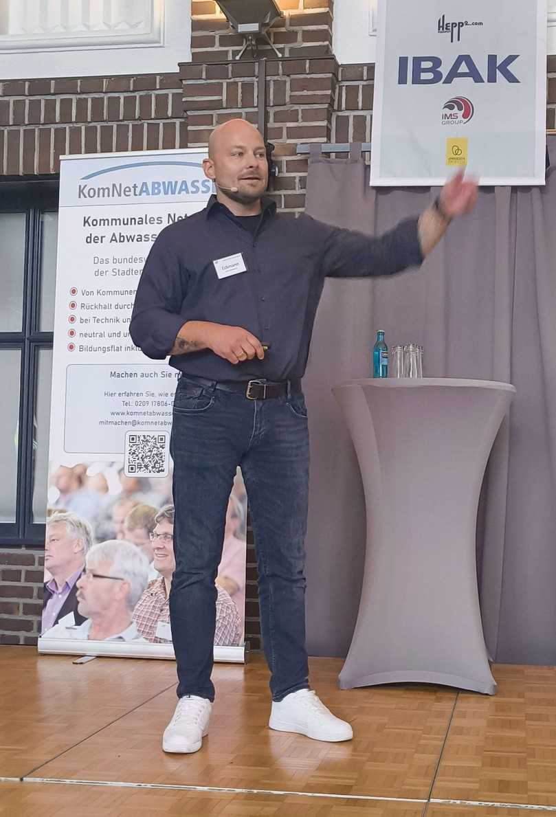 Stefan Eckmann berichtete über digitale Neuerungen im Kanalbetrieb. | Foto: B_I/Valdix Stefan Eckmann berichtete über digitale Neuerungen im Kanalbetrieb. | Foto: B_I/Valdix