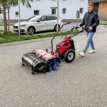 Elektro-Trägerfahrzeug mit mehr als 25 Anbaugeräten