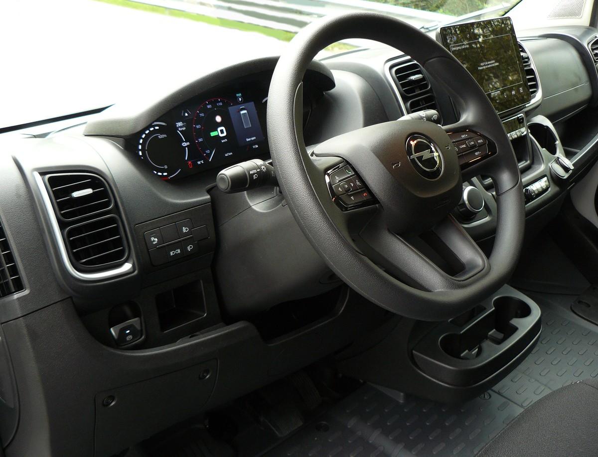 Neues Cockpit für die Großen, hier für den Opel Movano. | Foto: Stellantis, Unruh