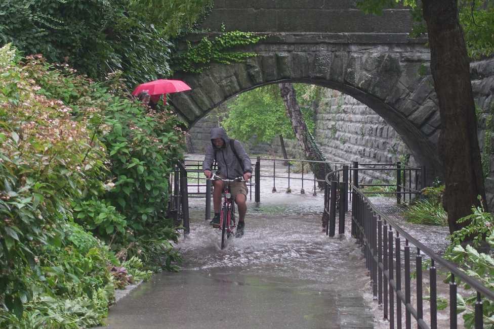 Schutz vor Rückstau in Regenspeichern: Effektive Maßnahmen