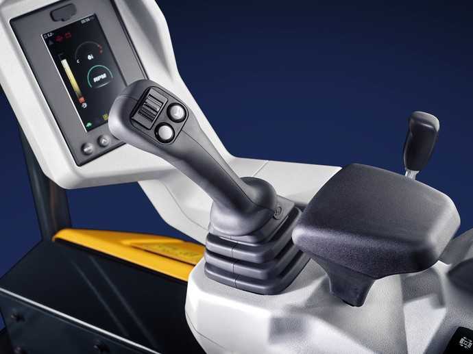 Wasserdichtes 5-Zoll-Digitaldisplay und Hydraulik-Joystick in den Hyundai-Minibaggern der A-Baureihe. | Foto: HD Hyundai