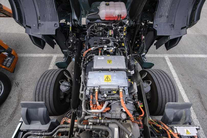 Im Untergeschoss des FH Electric stecken statt Motoren die Regelelektronik, Kühlsysteme und Konverter. | Foto: Quatex