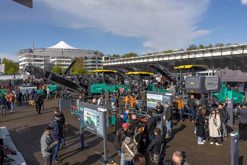 Die Ausstellung zeigte mit knapp 70 Exponaten einen Querschnitt des umfassenden Produktprogramms. | Foto: WIRTGEN GROUP